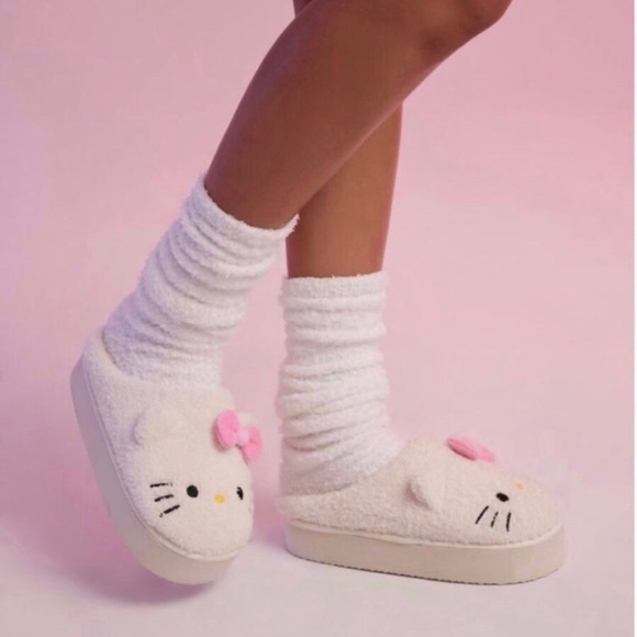 Hello Kitty x Forever 21 Platform Slippers Slides New Womans Large (fits sz 8-9) - Picture 1 of 2